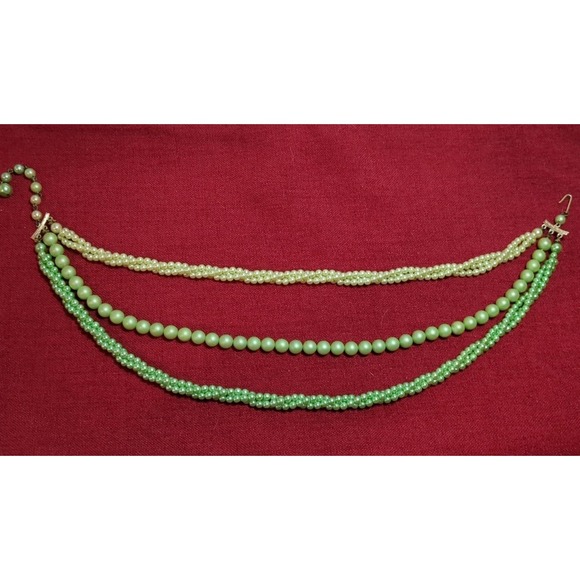 The Unbranded Brand Jewelry - Vintage 3 Strand Green Faux Pearl Necklace‎